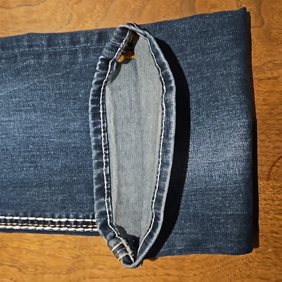 Rock Revival Jeans - Picture 10 of 10